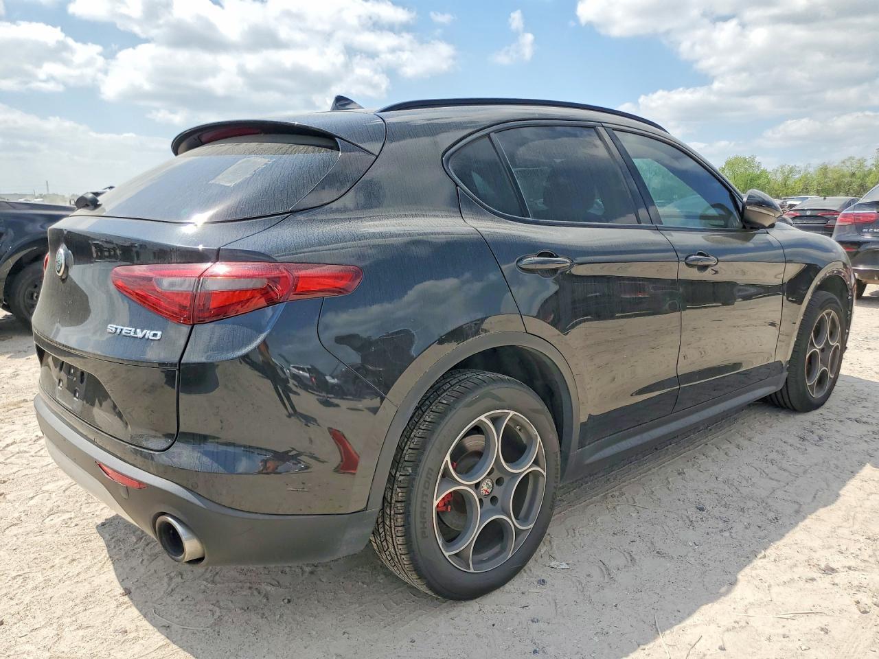 2018 Alfa Romeo Stelvio Ti Sport - Фото 3