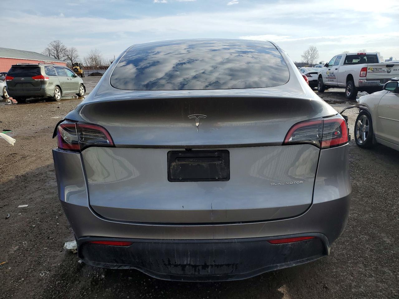 2025 Tesla Model Y - Image 6