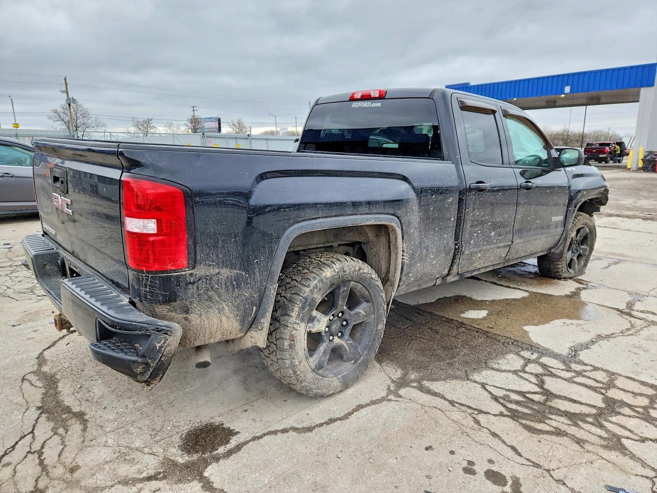 2018 GMC Sierra K1500 - Image 3