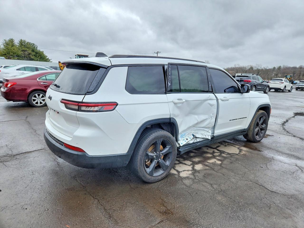 2021 Jeep Grand Cherokee L Laredo - Image 3