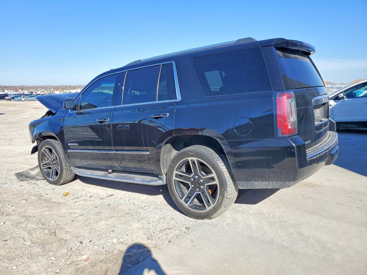 2017 GMC Yukon Denali - Фото 2