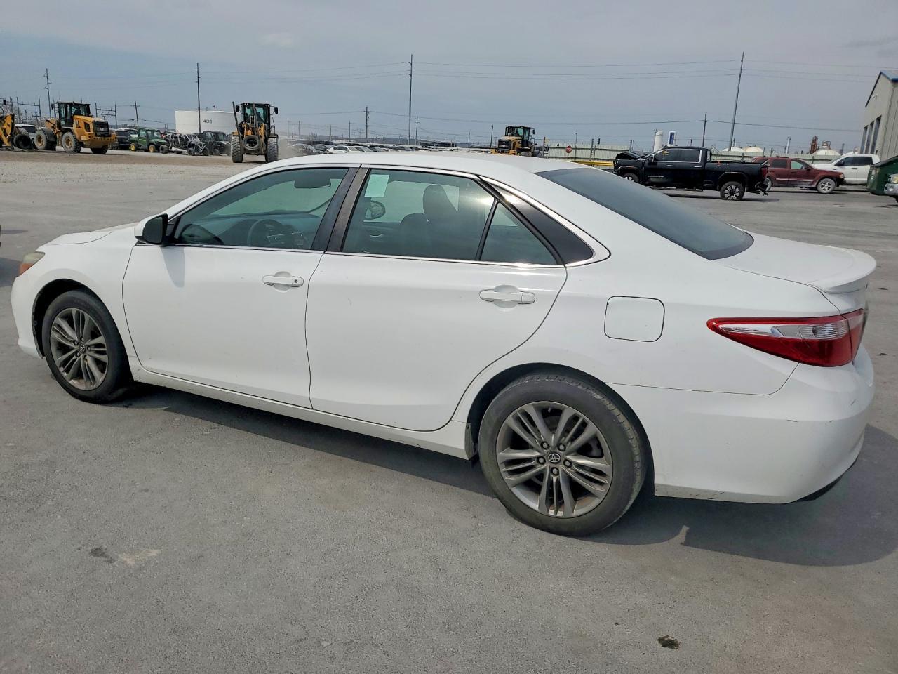 2017 Toyota Camry Se - Фото 2