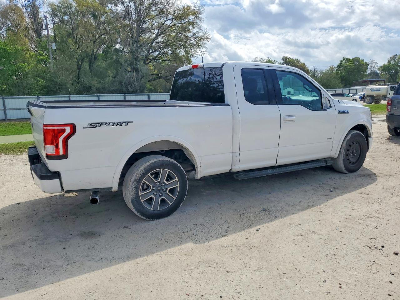 2016 Ford F150 Super Cab - Фото 3