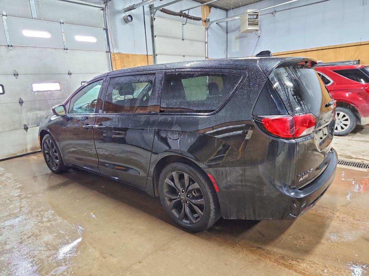 2019 Chrysler Pacifica Touring Plus - Image 2