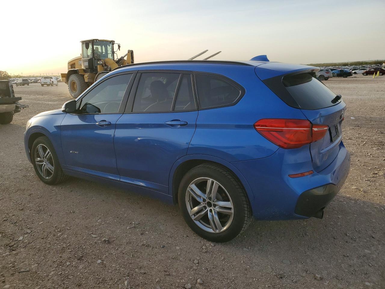 2017 BMW X1 Sdrive28I - Фото 2
