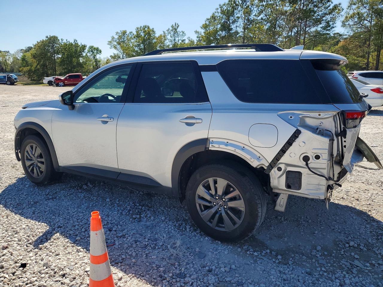 2023 Nissan Pathfinder Sv - Image 2