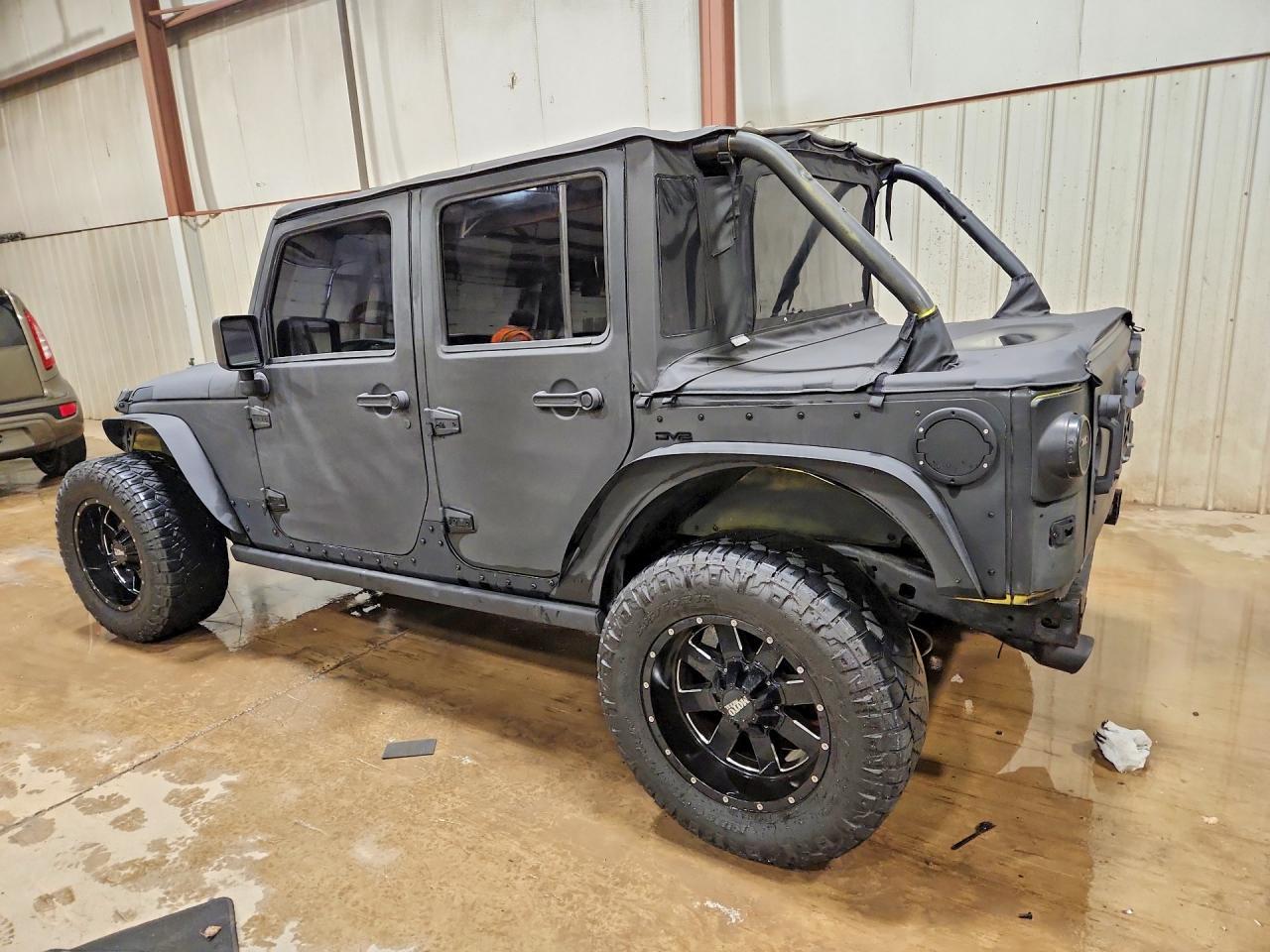 2011 Jeep Wrangler Unlimited Sport - Фото 2