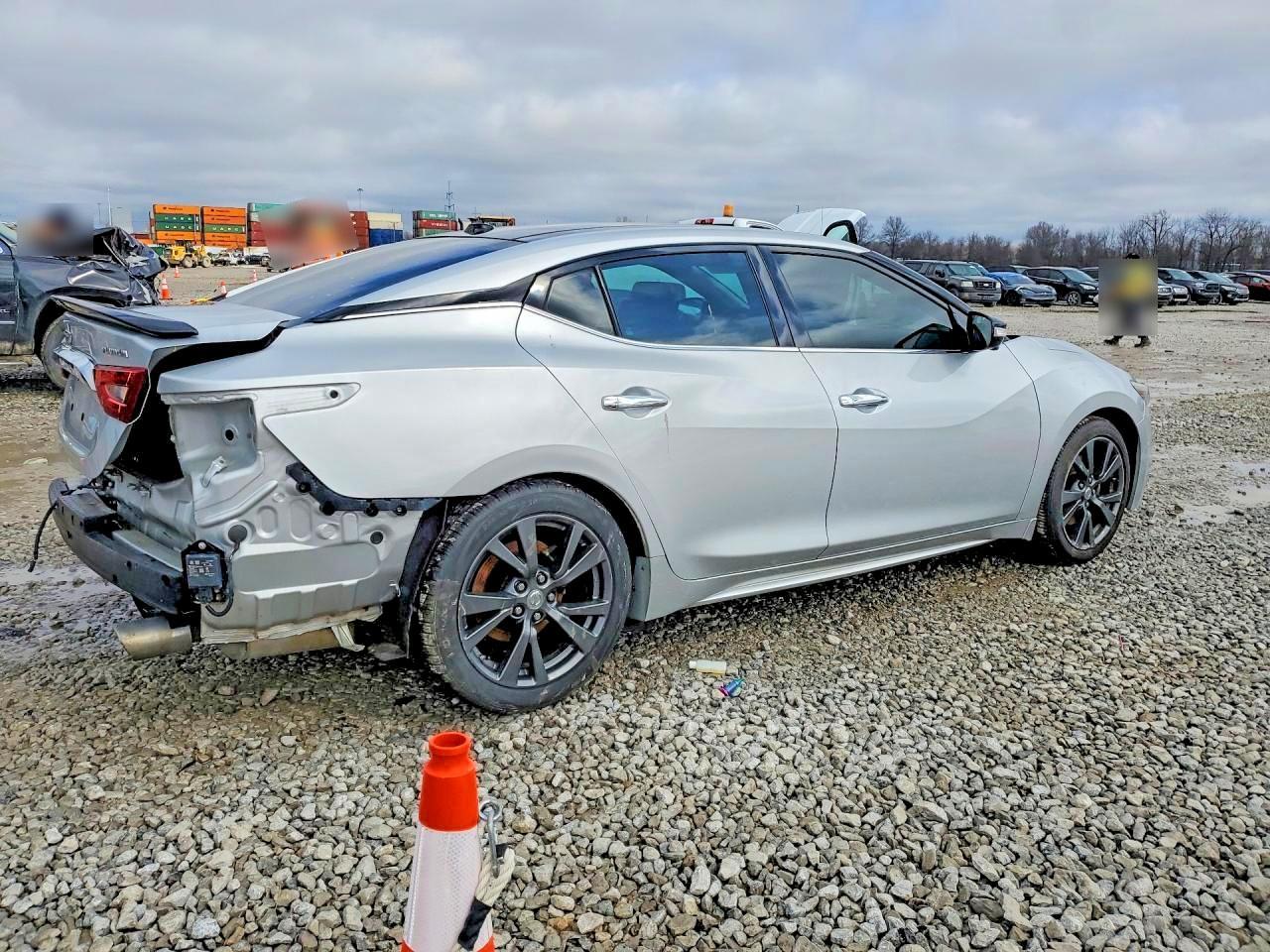 2017 Nissan Maxima Platinum - Image 3