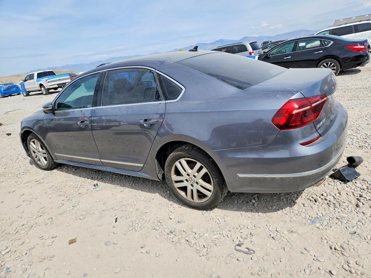 2017 Volkswagen Passat Se - Image 2