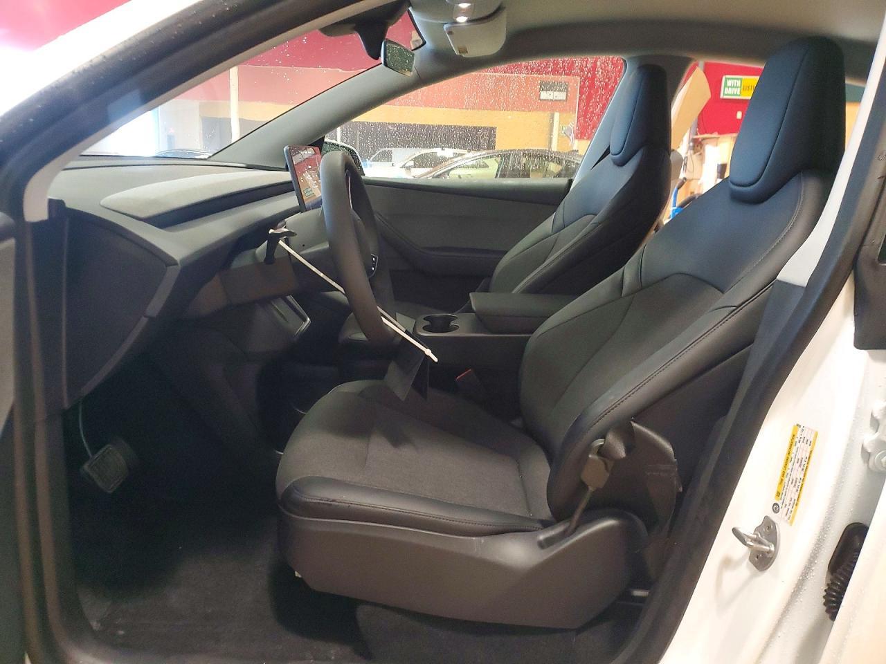 2026 Tesla Model Y - Фото 7