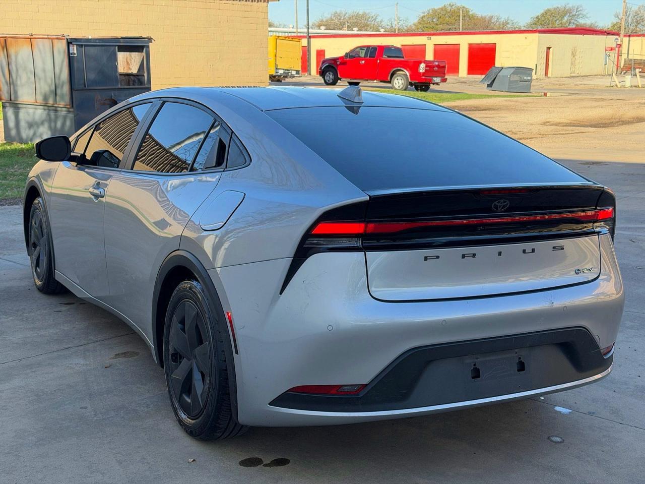 2024 Toyota Prius Le - Фото 3
