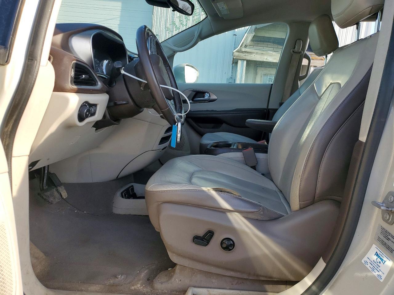2017 Chrysler Pacifica Touring L - Image 7