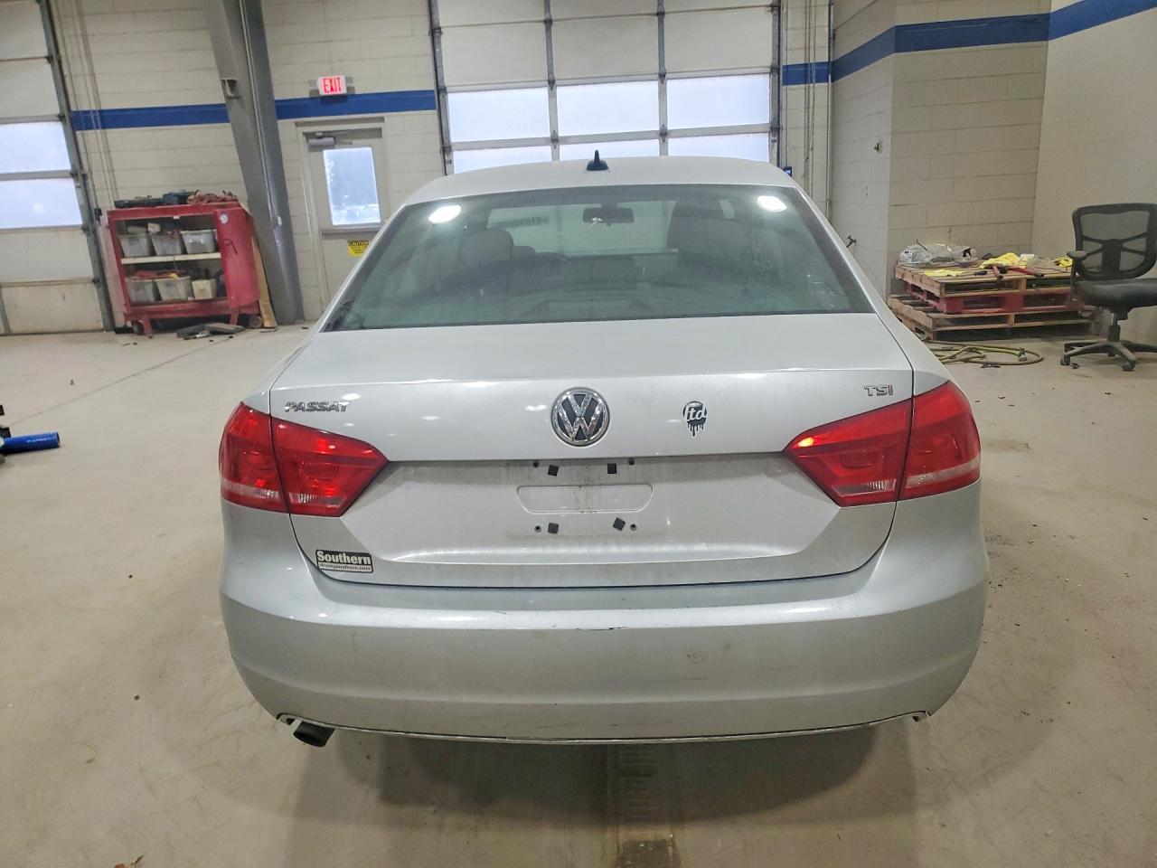 2015 Volkswagen Passat S - Фото 6
