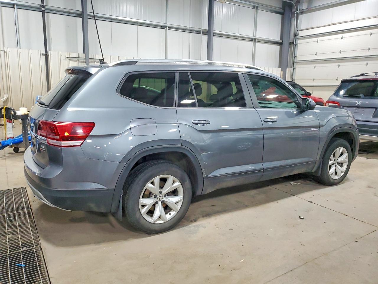 2018 Volkswagen Atlas Se - Фото 3