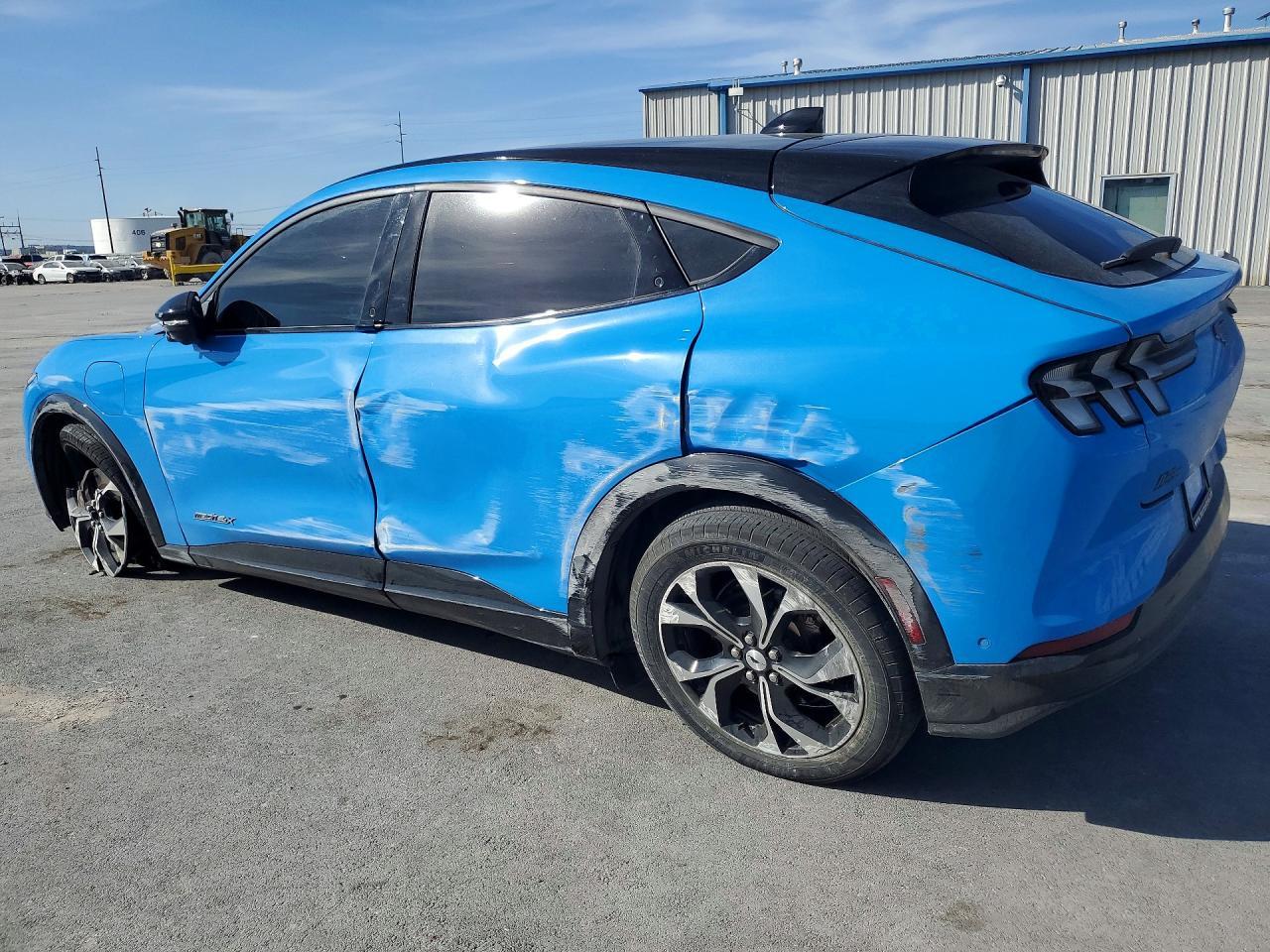 2023 Ford Mustang Mach-E Premium - Фото 2