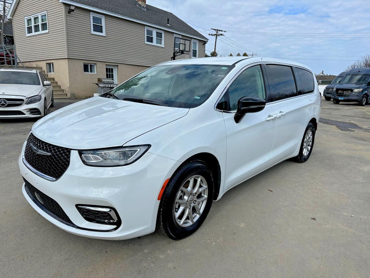 2024 Chrysler Pacifica Touring L