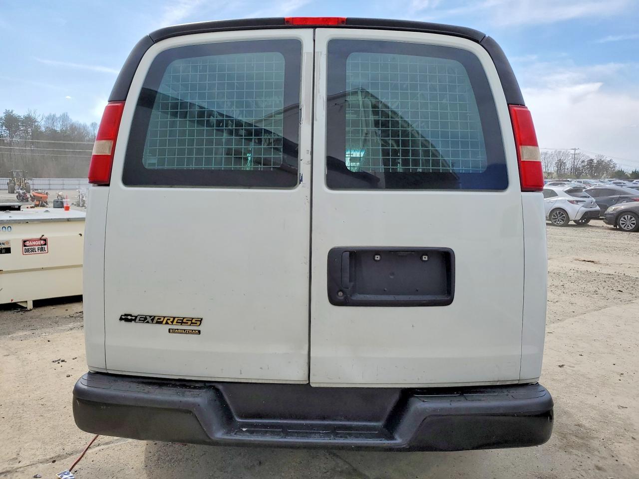 2014 Chevrolet Express G2500 - Image 6