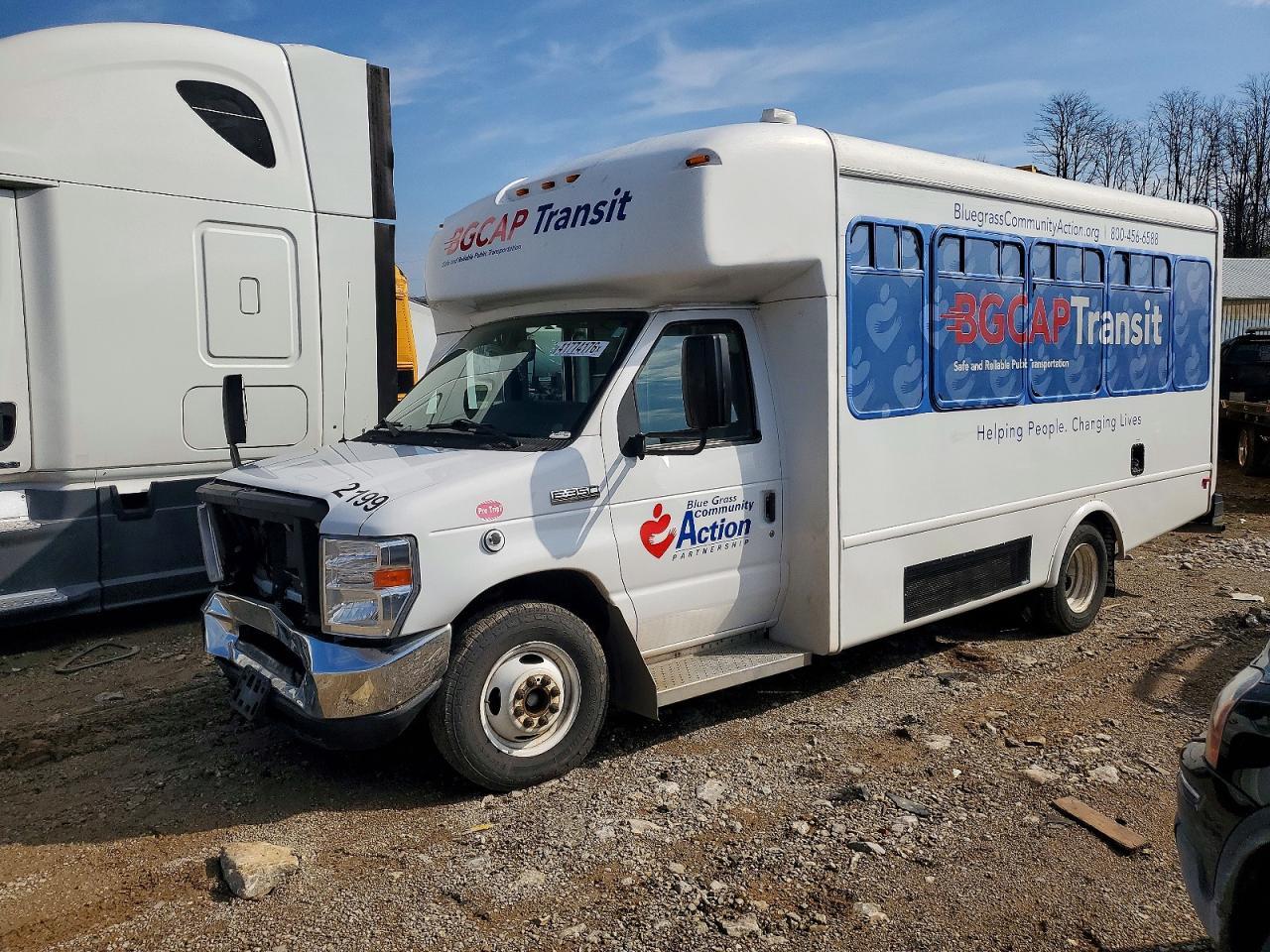 2019 Ford Econoline E350 Super Duty Cutaway Van - Фото 2