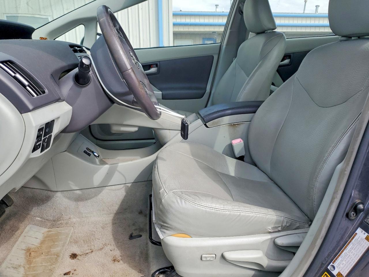 2010 Toyota Prius V - Image 7