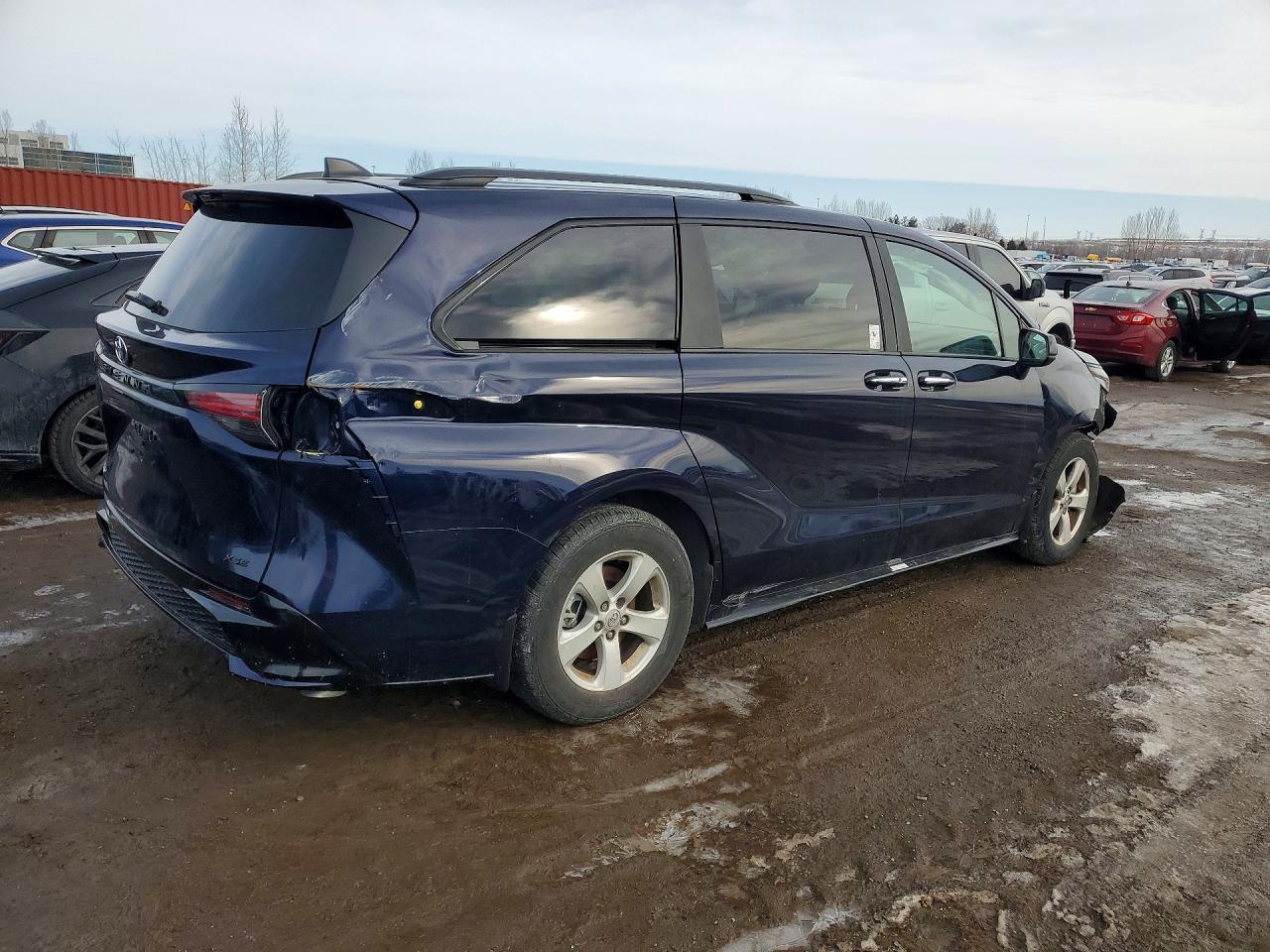 2025 Toyota Sienna Le - Фото 3