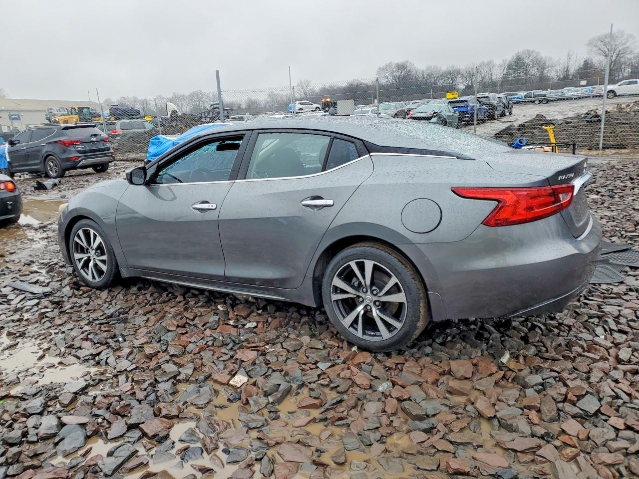 2017 Nissan Maxima 3.5 S - Image 2