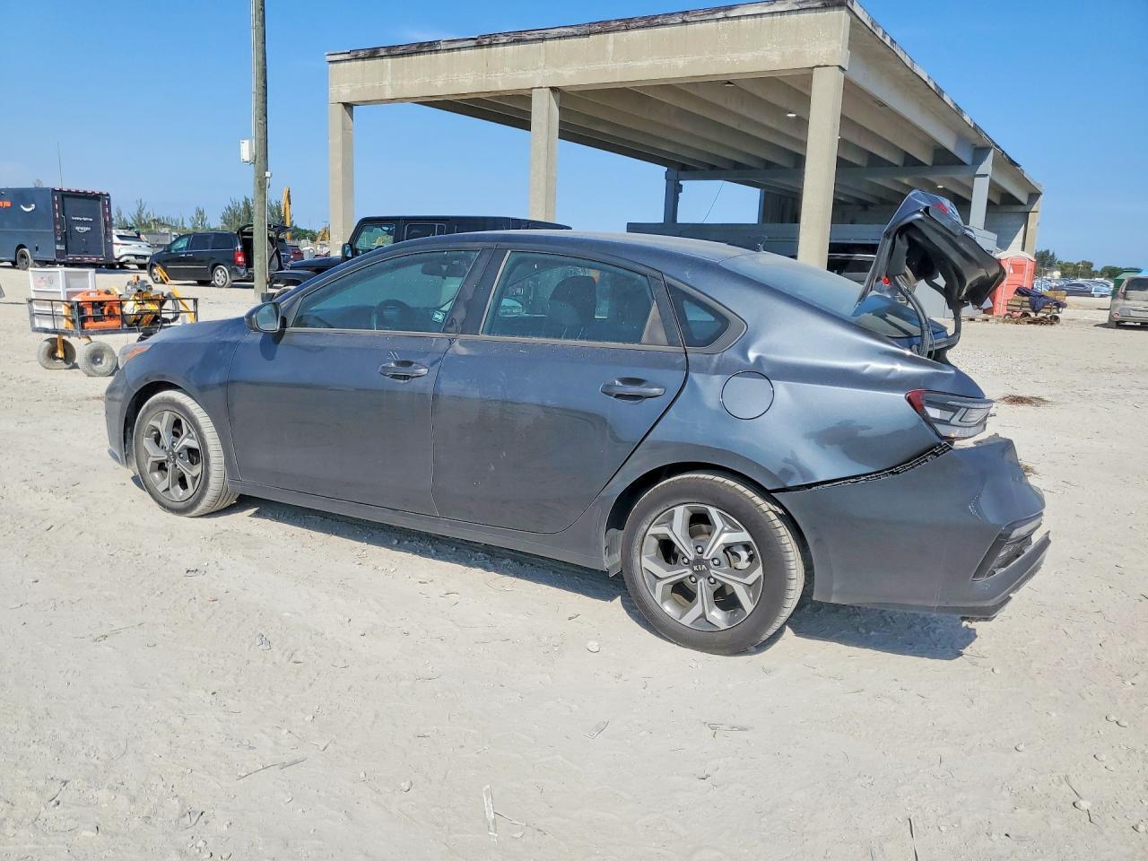 2021 Kia Forte Lxs - Image 2
