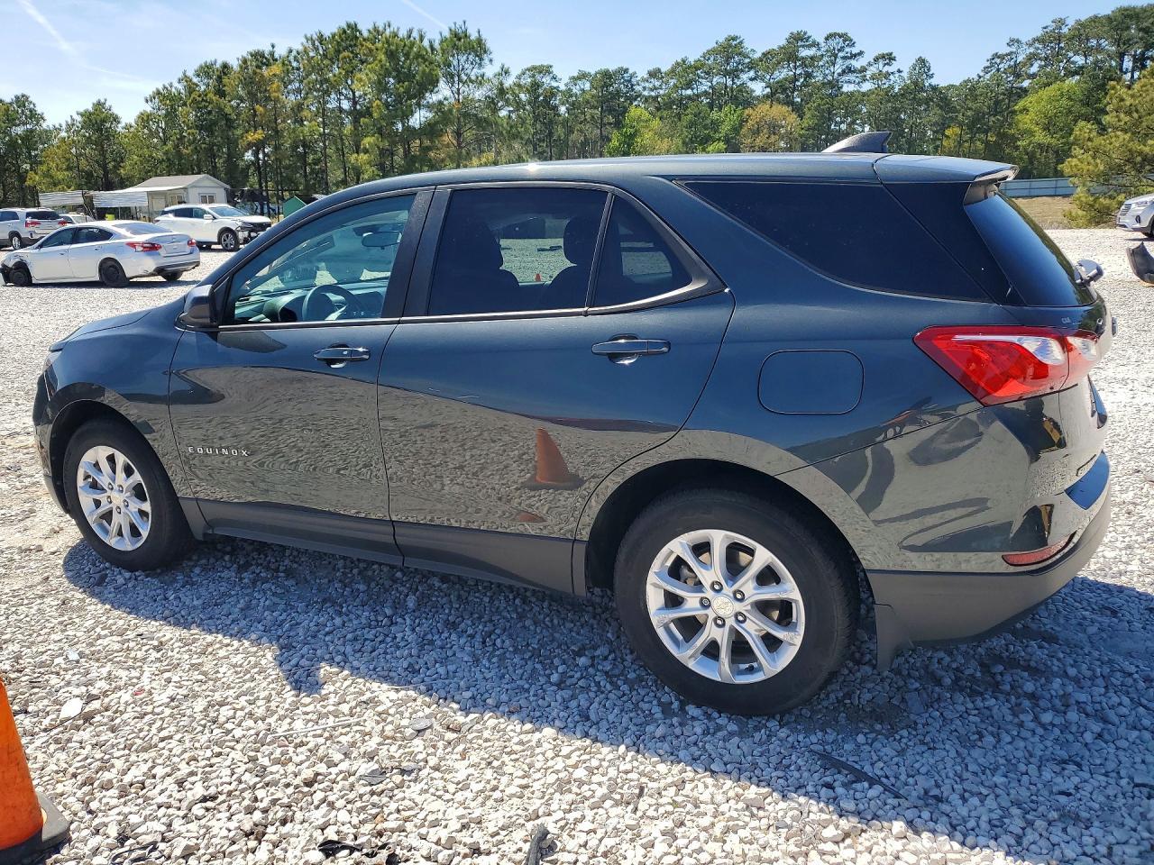 2020 Chevrolet Equinox Ls - Фото 2