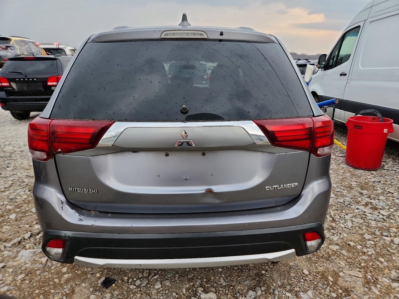 2017 Mitsubishi Outlander Es - Image 6