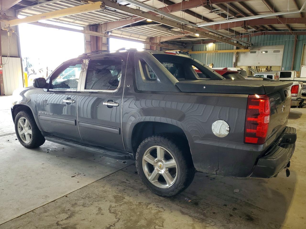 2011 Chevrolet Avalanche Lt - Фото 2