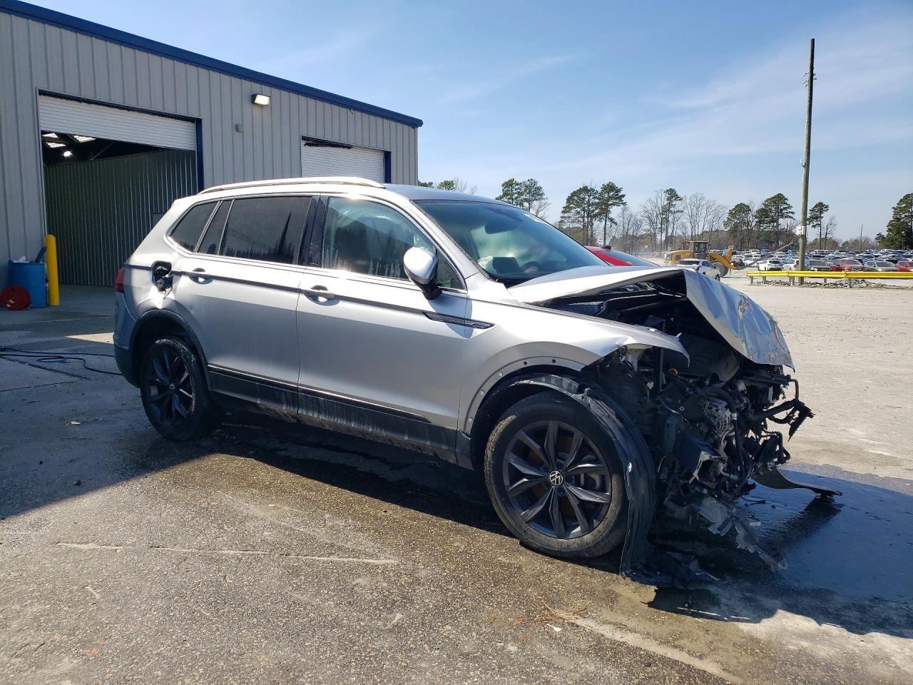 2024 Volkswagen Tiguan Se - Image 4