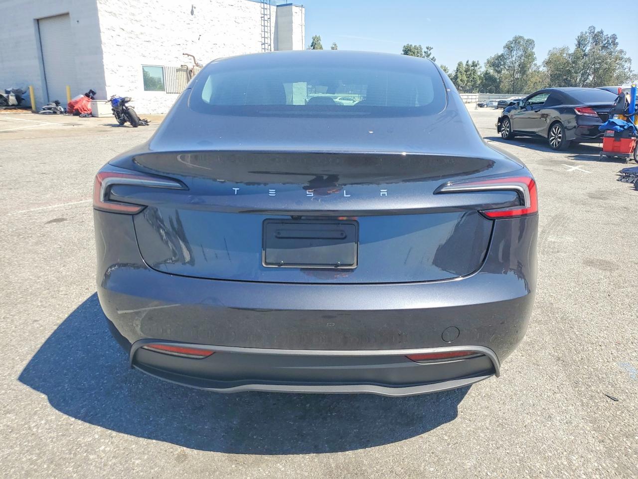 2025 Tesla Model 3 - Image 6