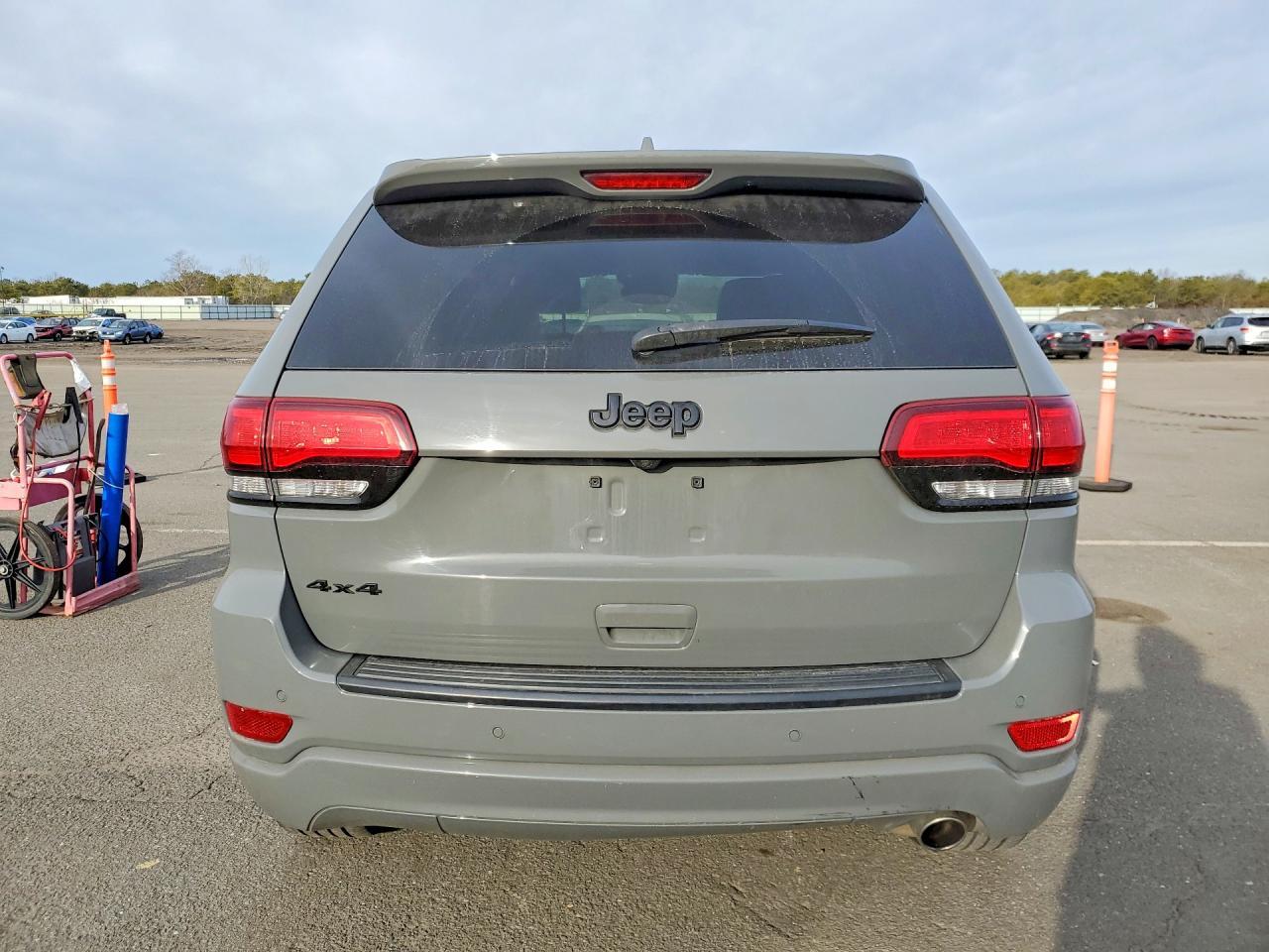 2020 Jeep Grand Cherokee Laredo - Image 6