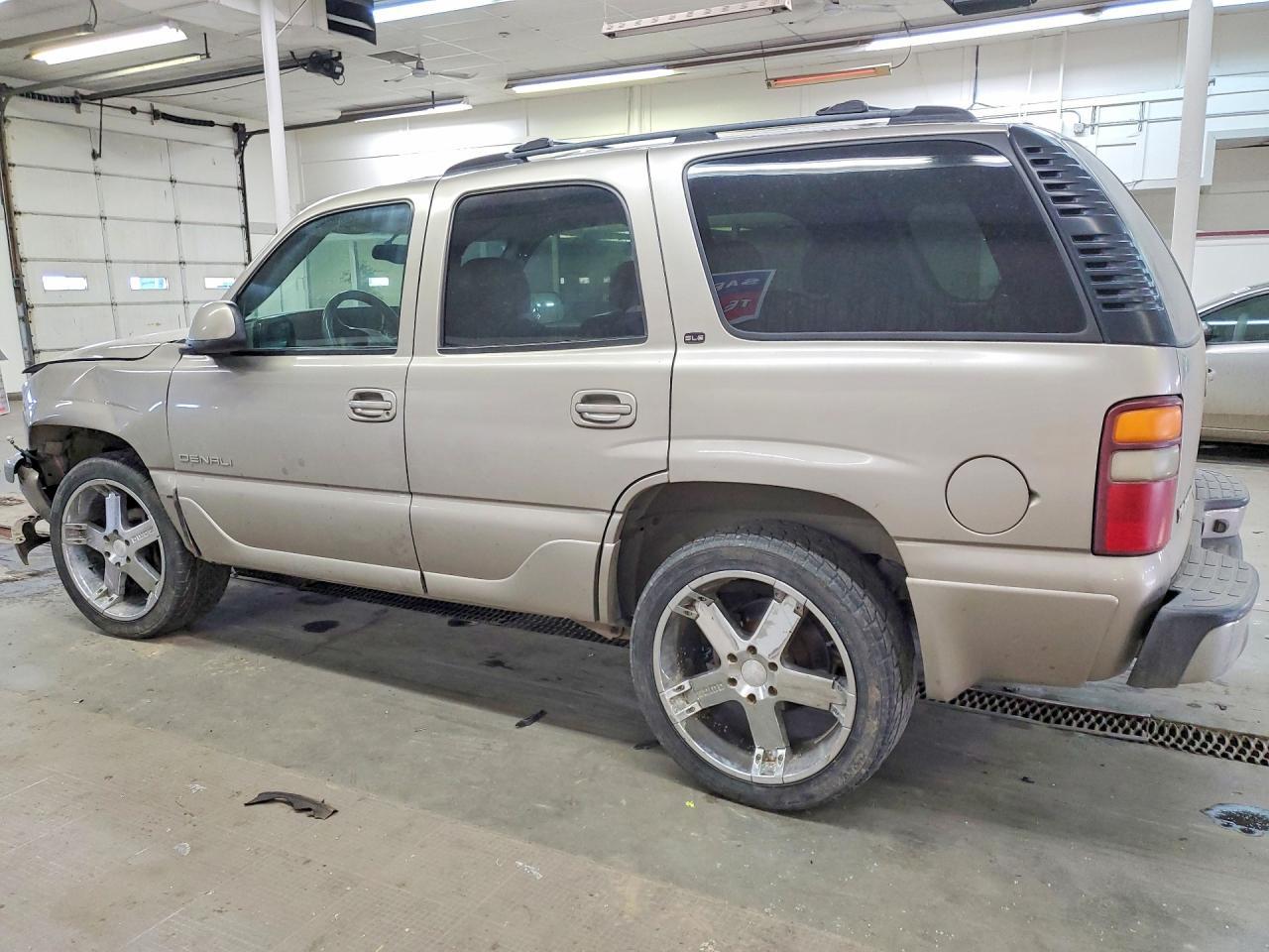 2002 GMC Yukon - Фото 2