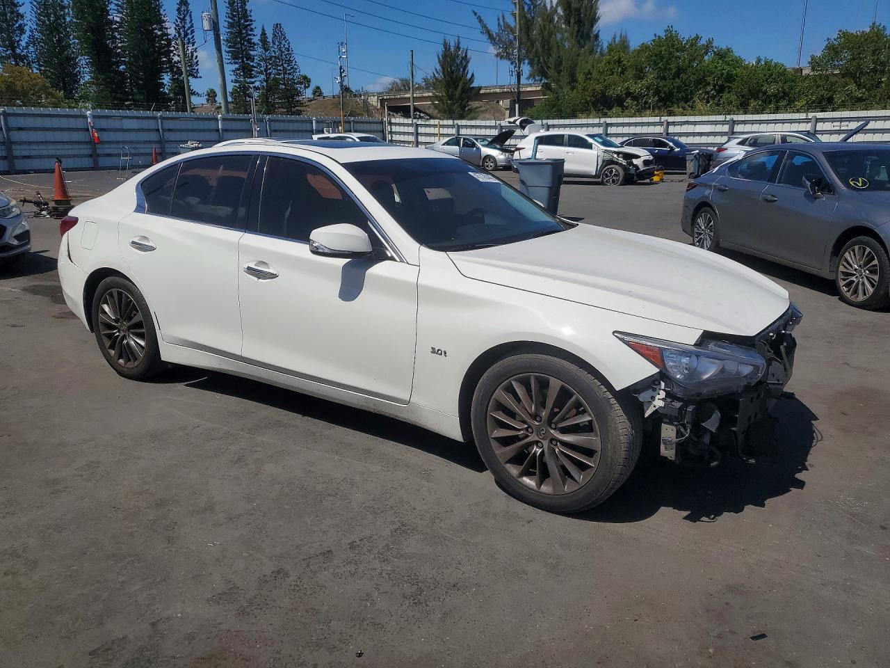 2018 Infiniti Q50 3.0T Luxe - Фото 4