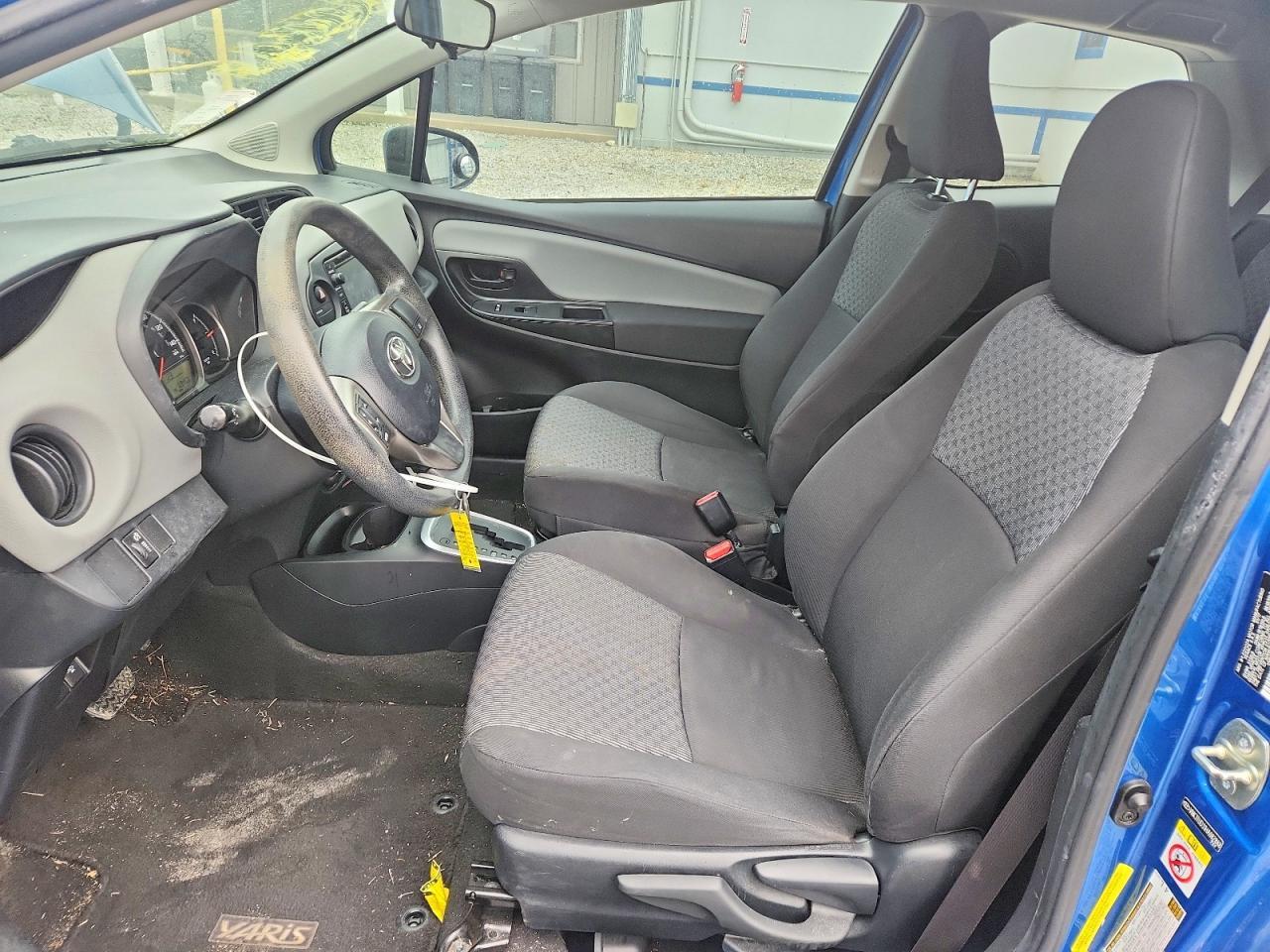 2017 Toyota Yaris 3-Door L - Фото 7