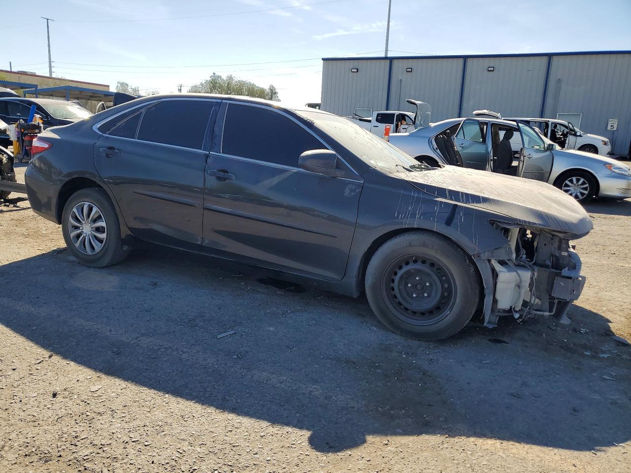 2015 Toyota Camry Le - Фото 4