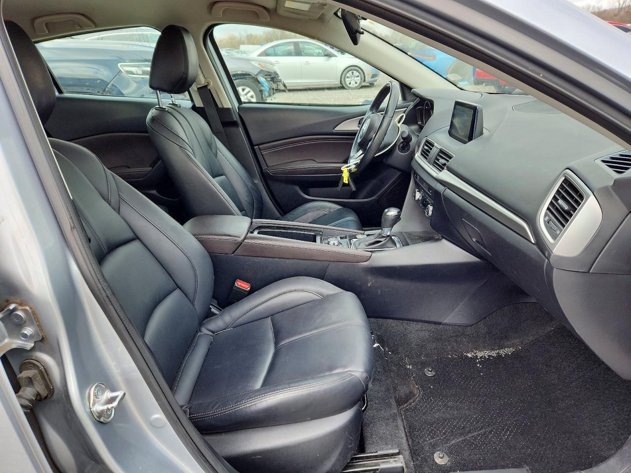 2018 Mazda 3 Touring - Image 7