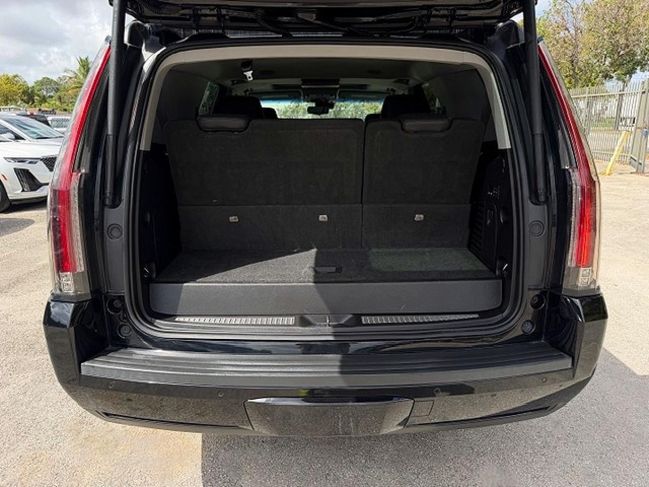 2019 Cadillac Escalade Premium Luxury - Image 6