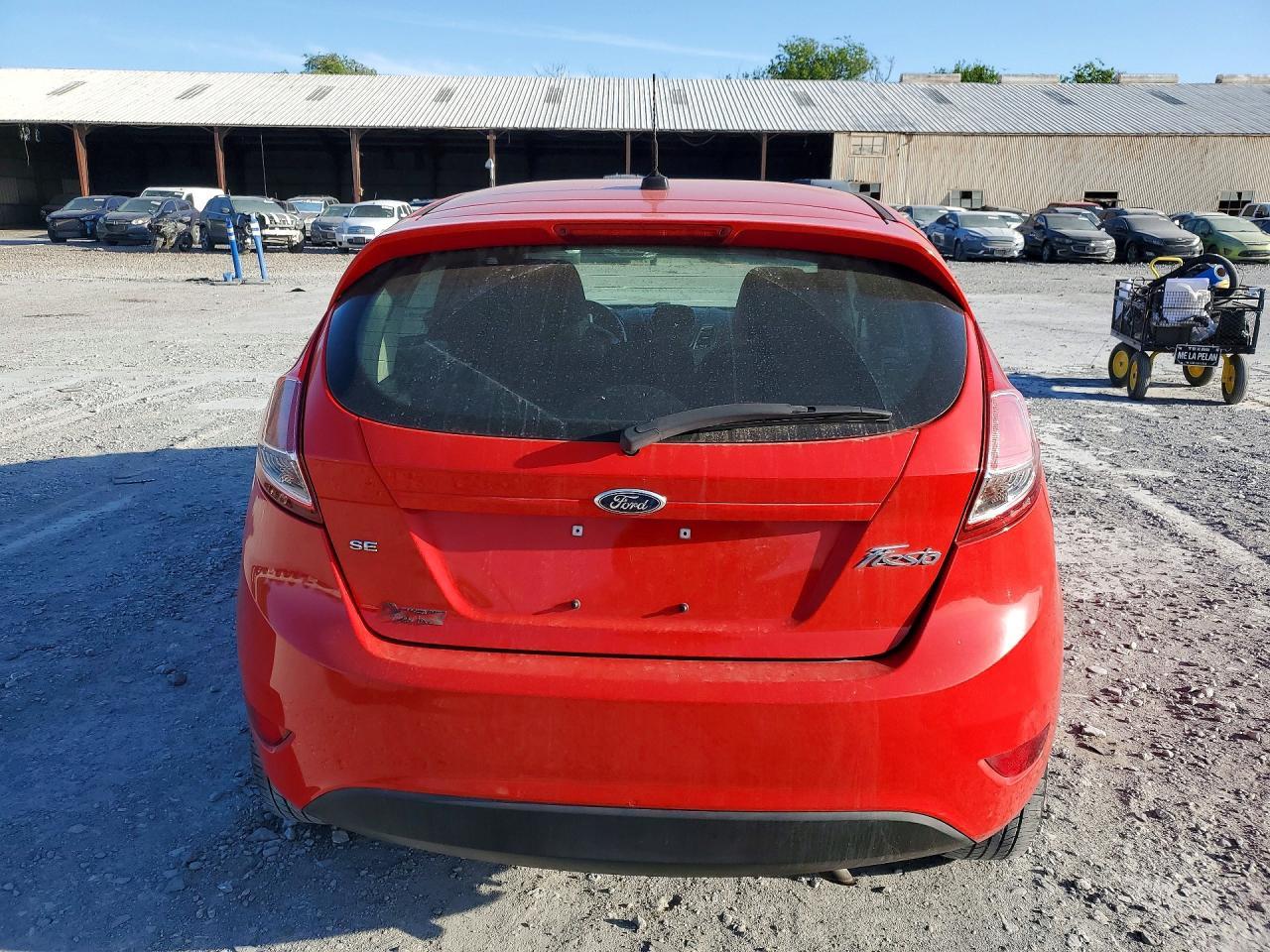 2015 Ford Fiesta Se - Фото 6