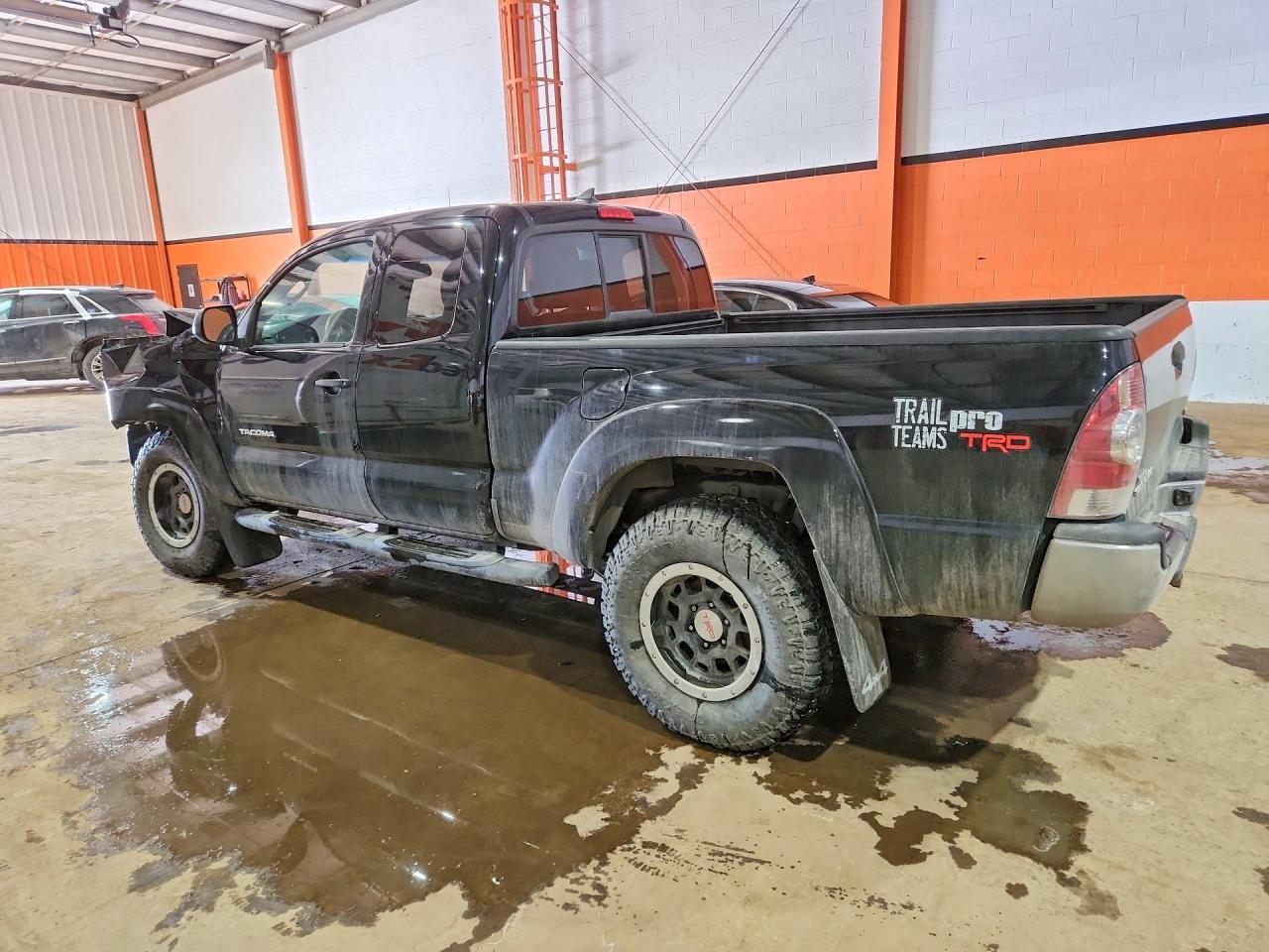2015 Toyota Tacoma V6 - Image 2