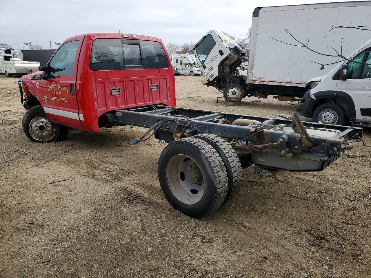 2013 Ford F550 Super Duty Truck Cab And Chassis - Image 2