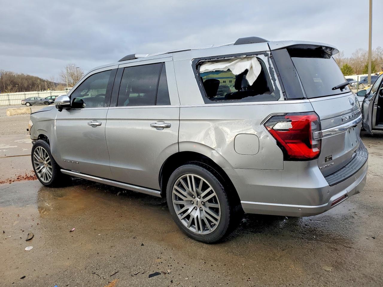 2024 Ford Expedition Platinum - Image 2
