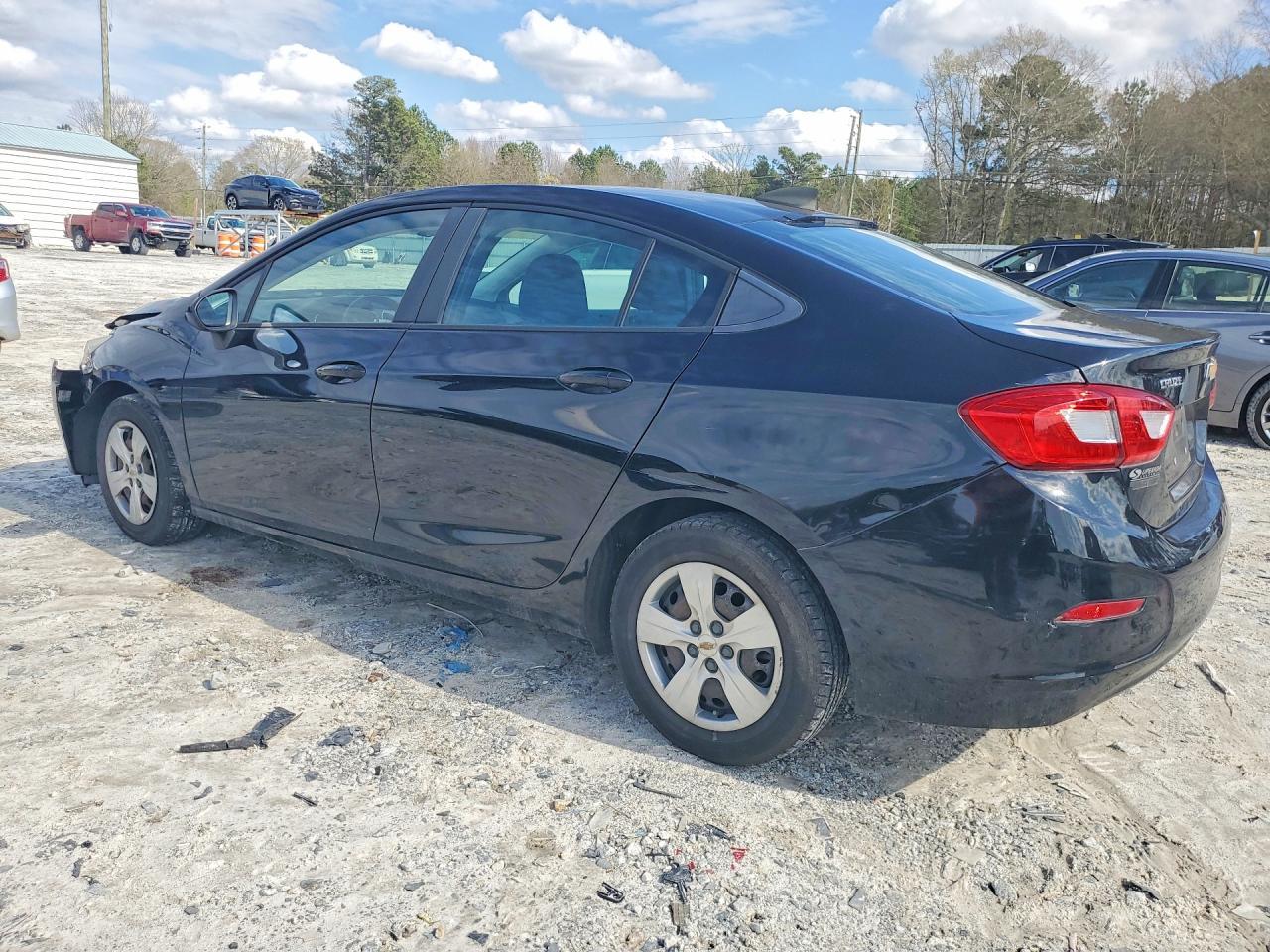 2018 Chevrolet Cruze Ls - Фото 2