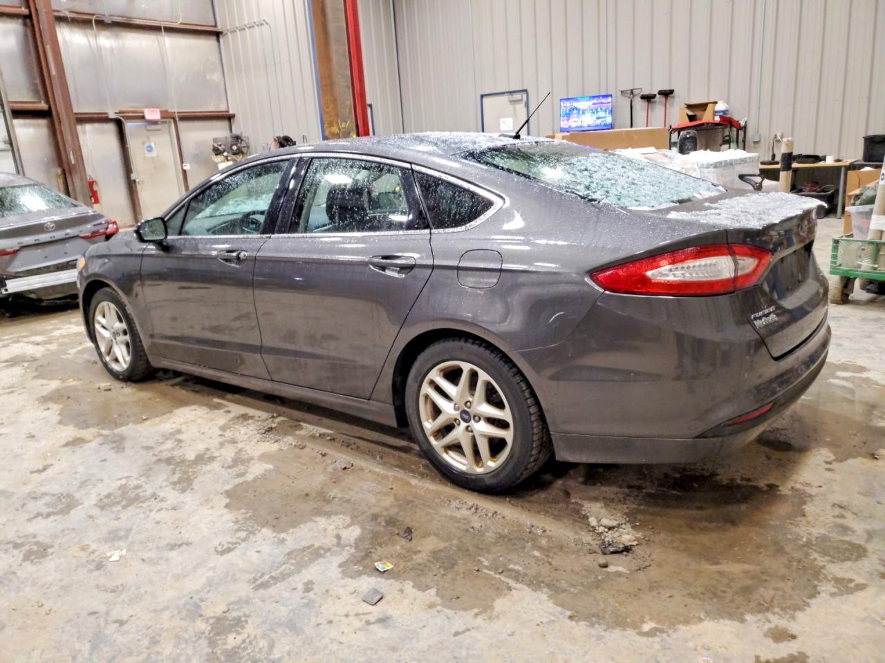 2016 Ford Fusion Se - Фото 2
