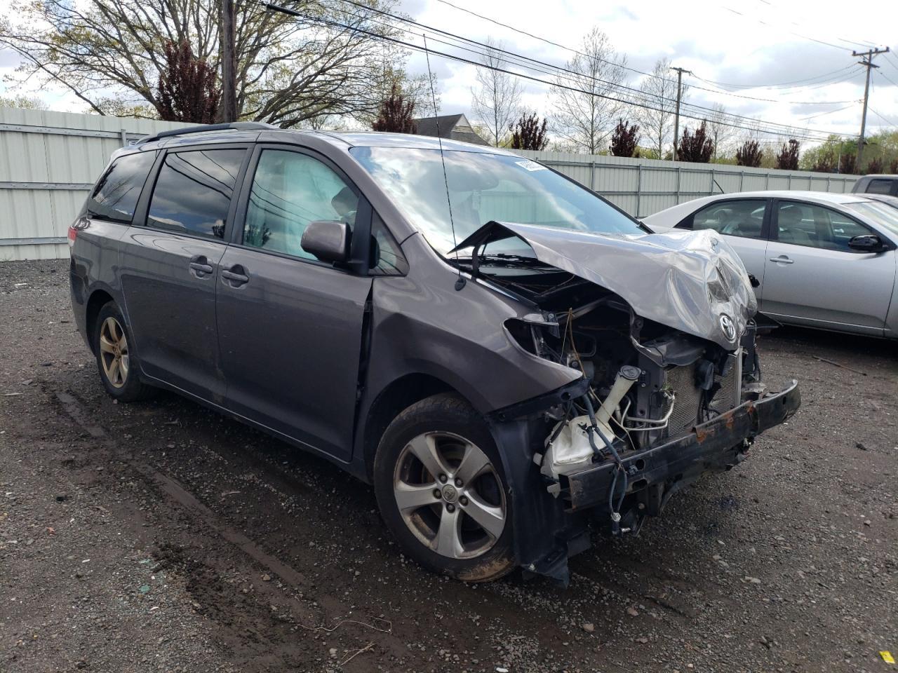 2013 Toyota Sienna Le - Фото 4