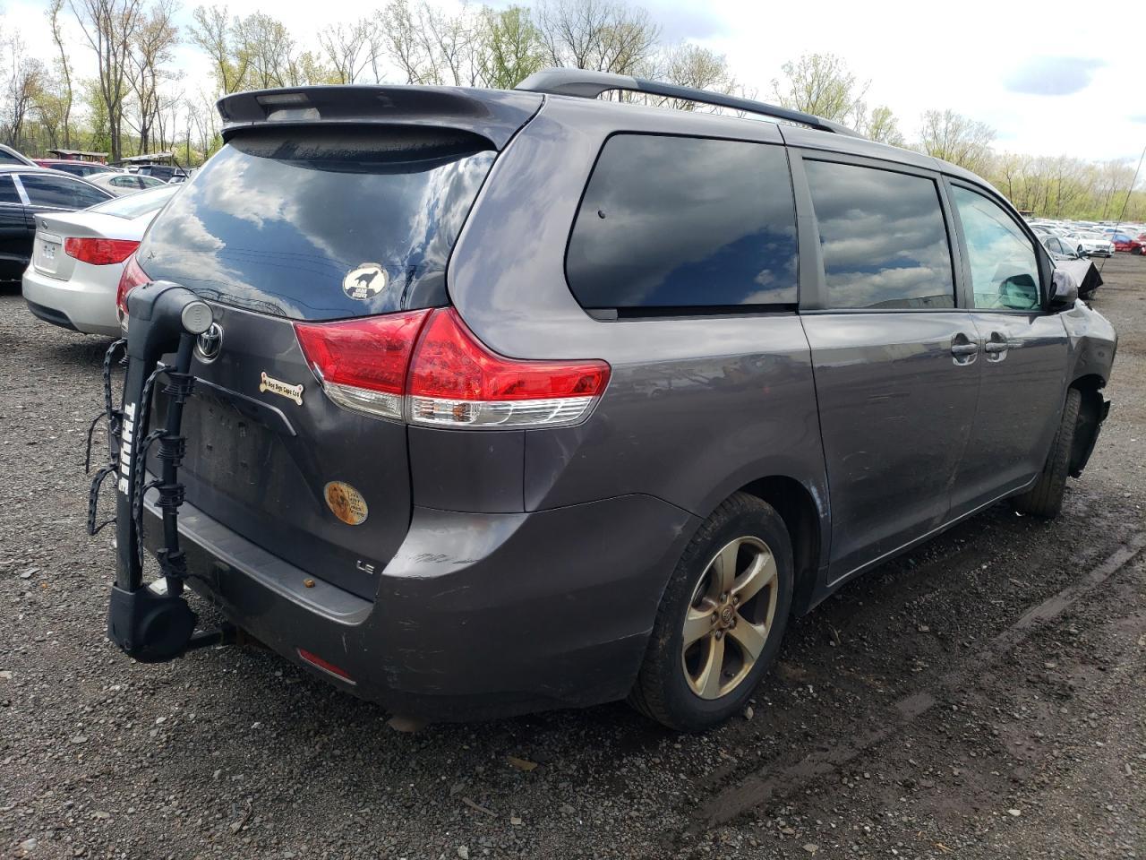 2013 Toyota Sienna Le - Фото 3