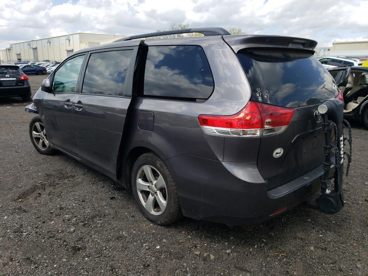 2013 Toyota Sienna Le - Фото 2