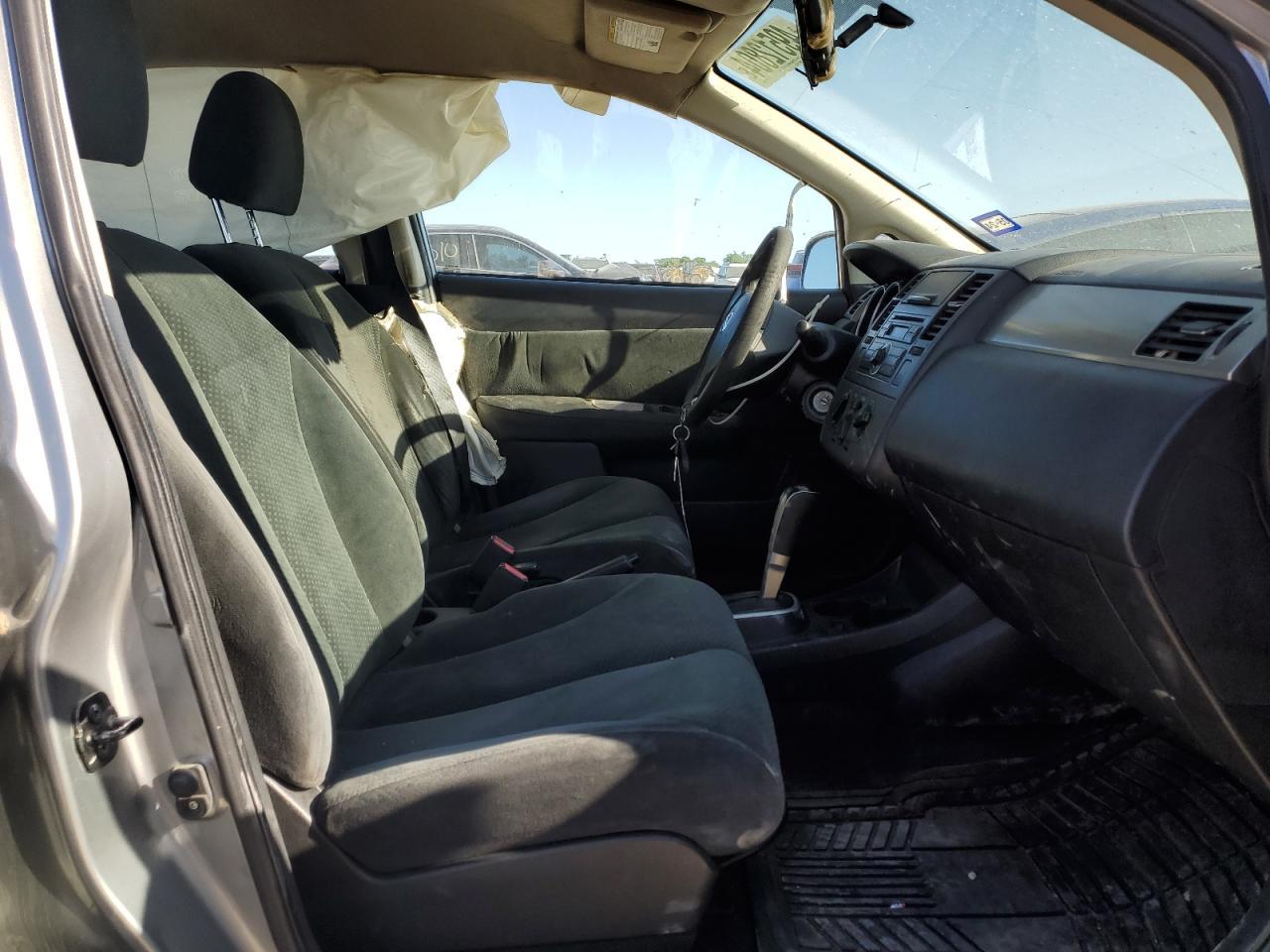 2010 Nissan Versa S - Фото 7