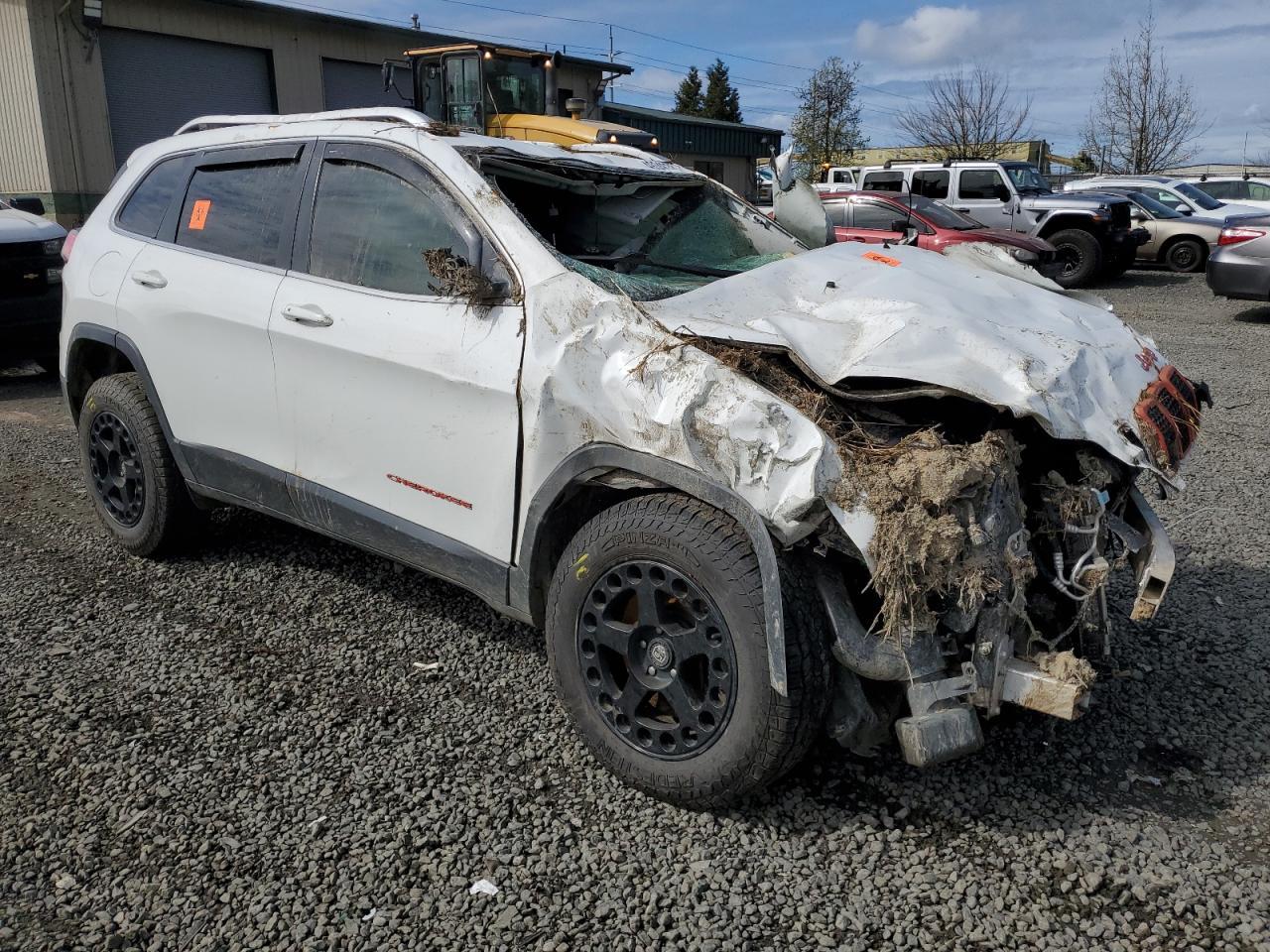 2019 Jeep Cherokee Latitude Plus - Image 4