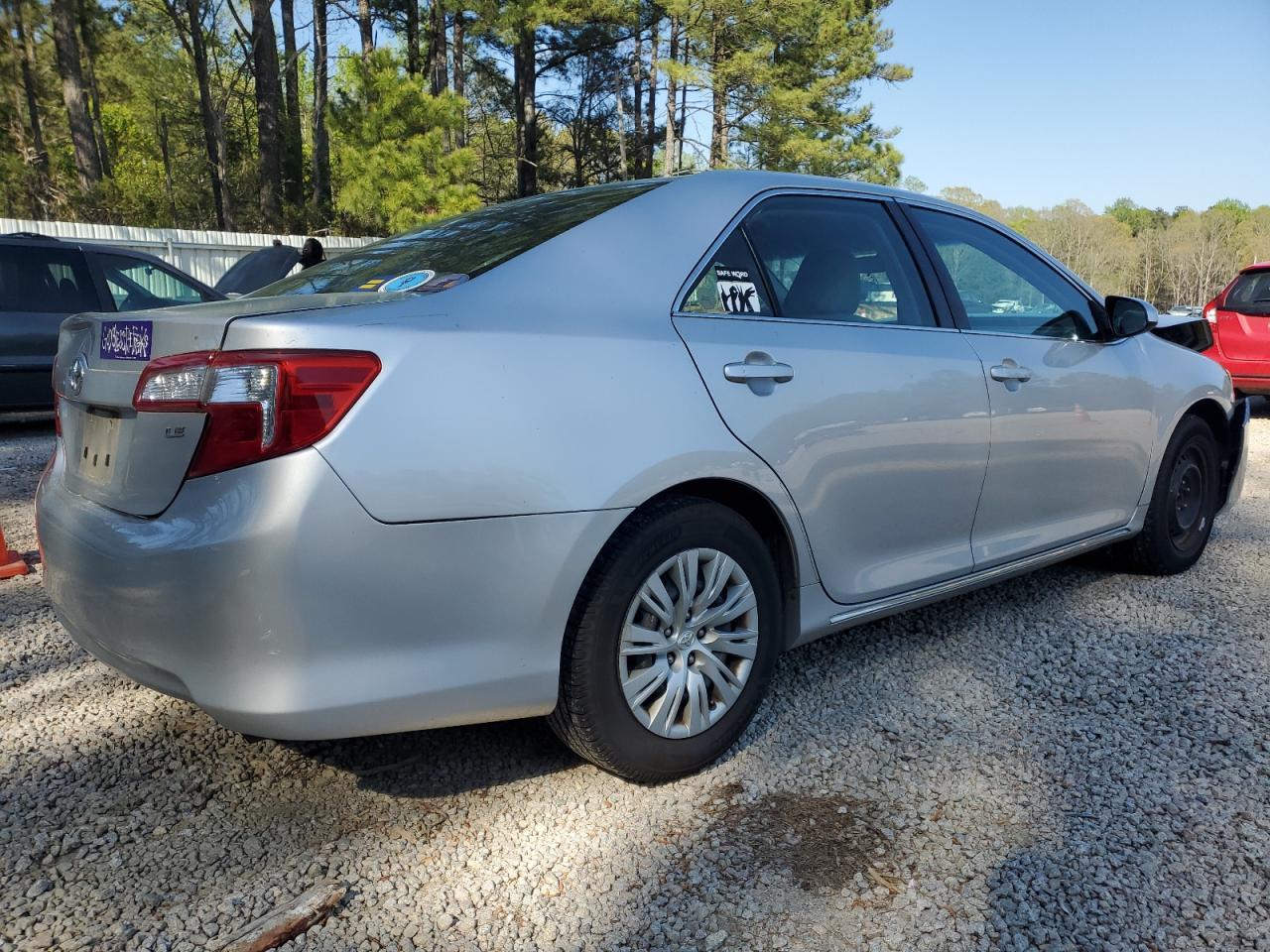 2012 Toyota Camry Base - Фото 3